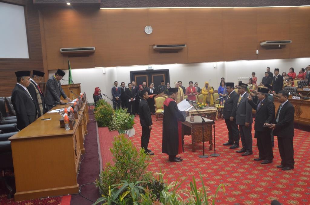 Pengucapan Sumpah / Janji  Unsur Pimpinan DPRD Kubar Periode 2019-2024